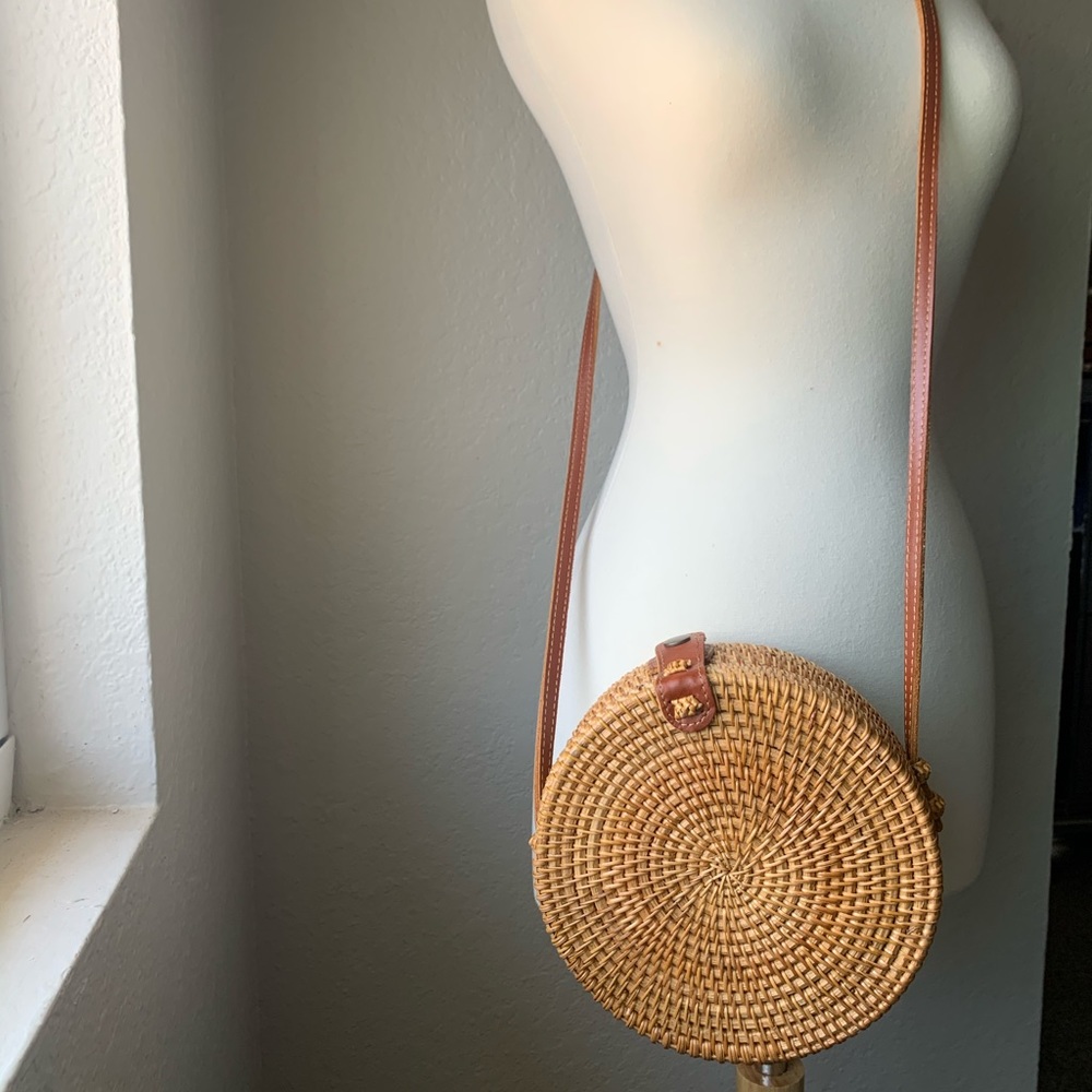 Round basket crossbody purse